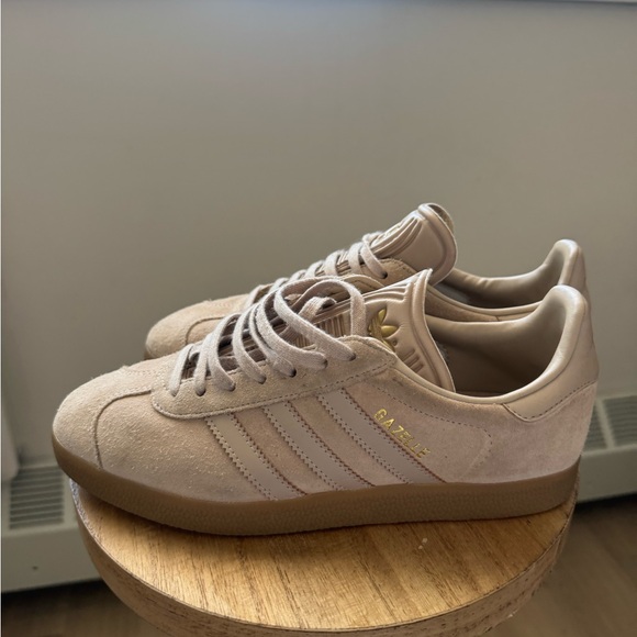 Adidas Light Tan Sneakers with Gold Accents - Picture 3 of 8
